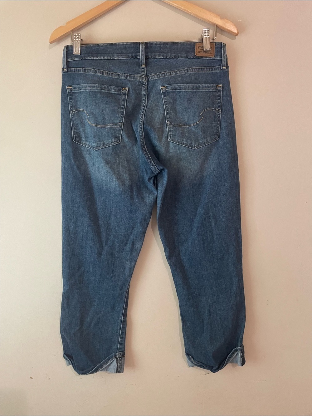 Levi Signature | Mid Rise Capris - Picture 4 of 10